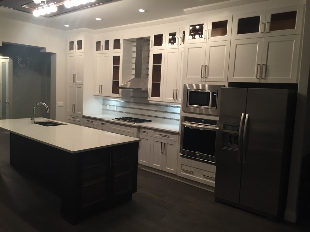 Kitchen - transitional kitchen idea in Calgary