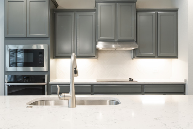 Graphite Cabinets klassisch-modern-kueche