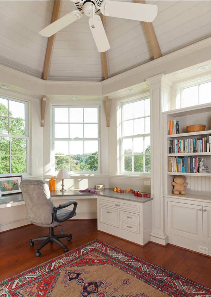 Design ideas for a traditional home office in Richmond.