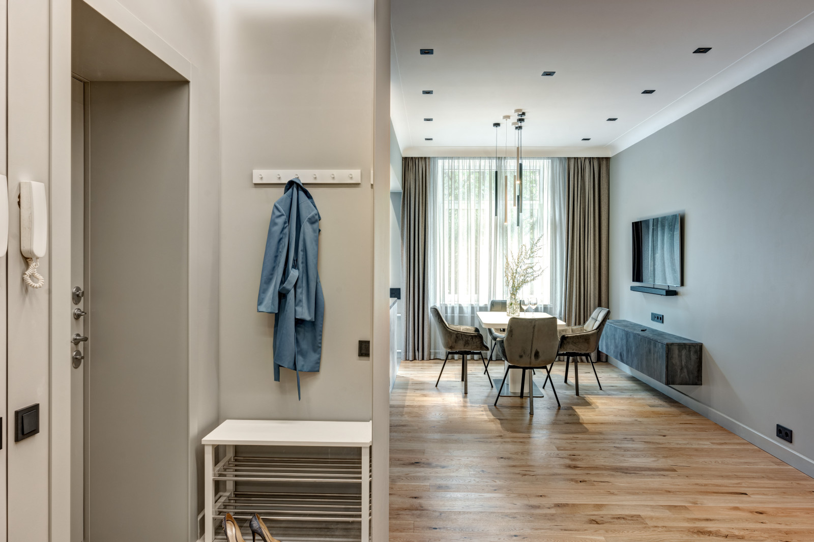 "Смокинг". Квартира на наб. Т. Шевченко