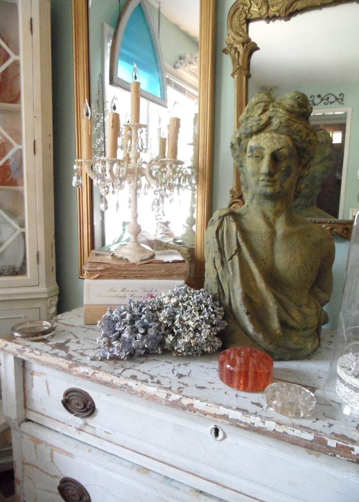 Inspiration for an eclectic living room in Richmond.