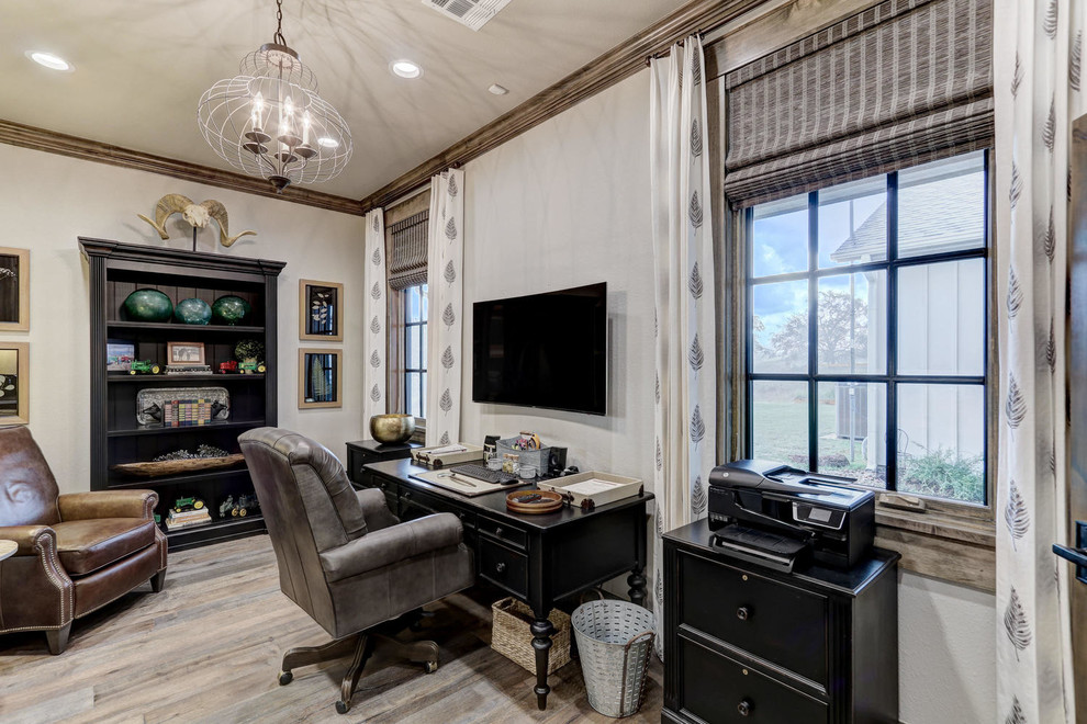 Home design - farmhouse home design idea in Oklahoma City
