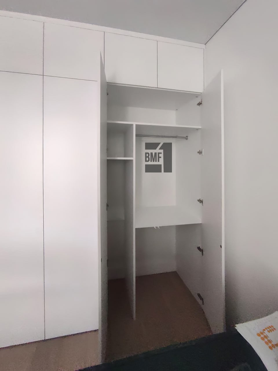 Распашной шкаф в спальню 55803-3