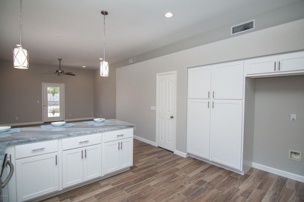Example of a transitional kitchen design in Phoenix