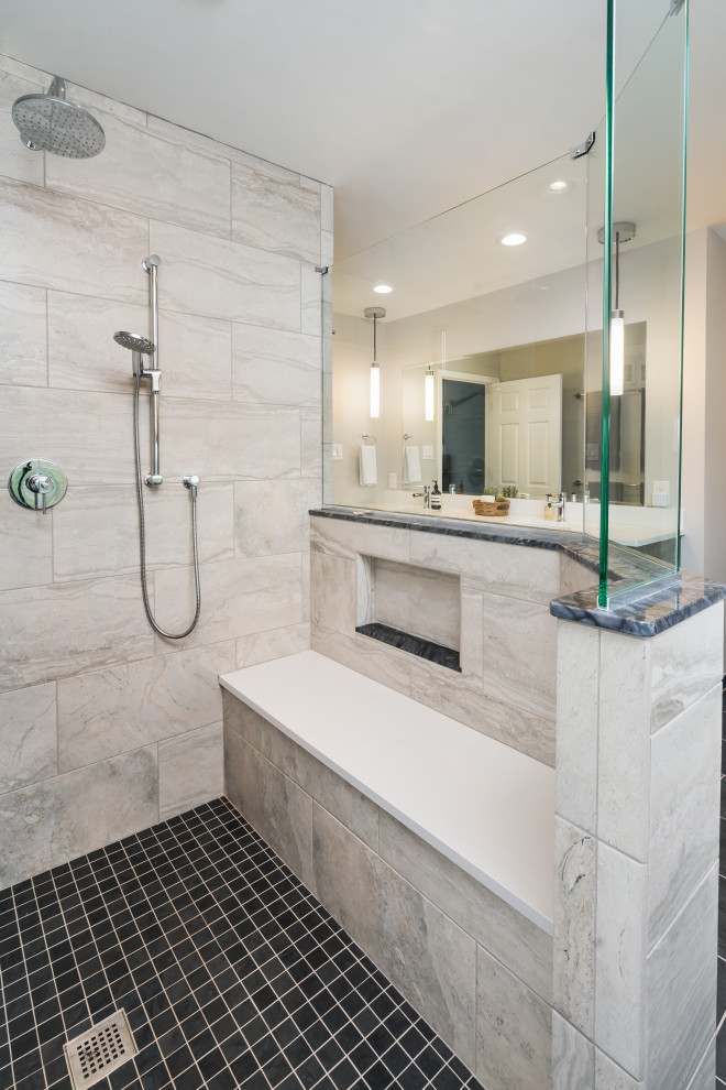Mid-sized transitional master bathroom in Philadelphia with shaker cabinets, black cabinets, a curbless shower, a two-piece toilet, gray tile, porcelain tile, grey walls, porcelain floors, an undermount sink, engineered quartz benchtops, black floor, an open shower and white benchtops.