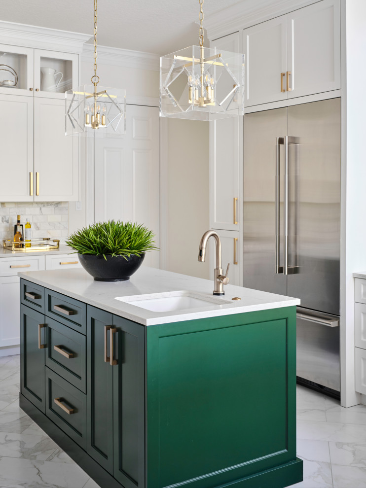Example of a mid-sized transitional u-shaped medium tone wood floor and brown floor open concept kitchen design in Austin with an undermount sink, shaker cabinets, green cabinets, quartz countertops, white backsplash, marble backsplash, stainless steel appliances, an island and white countertops