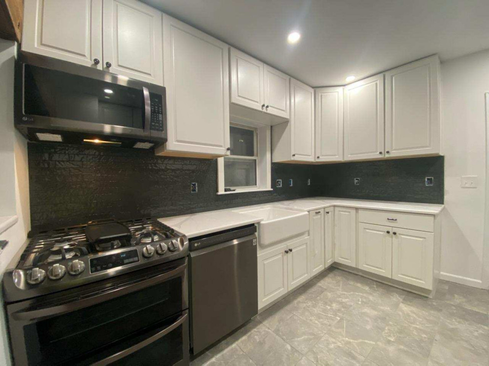 Jackson / Modern Black & White Kitchen