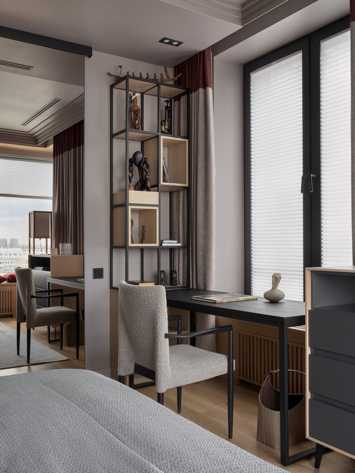 Современный интерьер с фиолетовыми акцентами