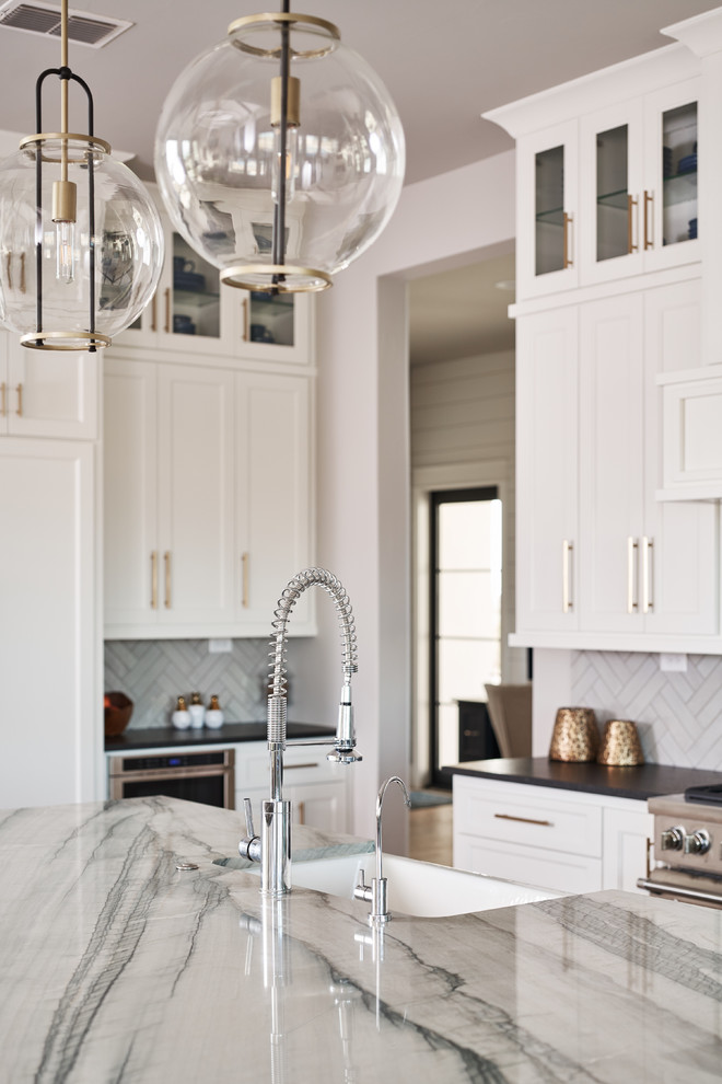 Kitchen - transitional kitchen idea