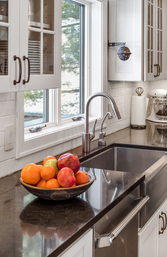 Example of a transitional kitchen design in Minneapolis