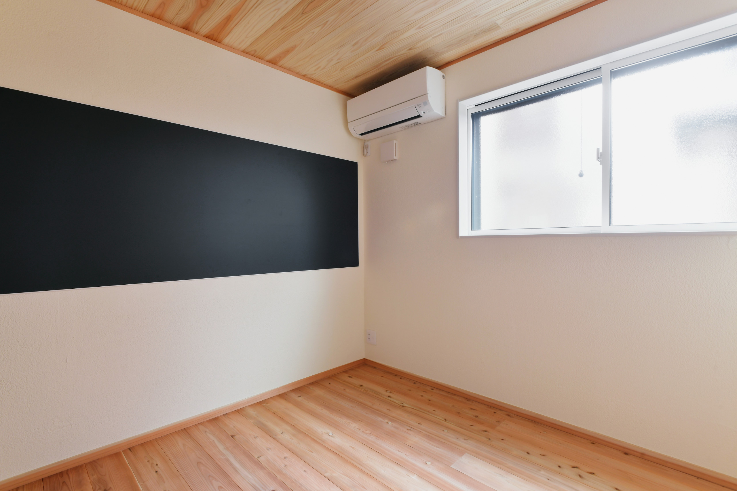 広々バルコニーと屋根裏部屋で子供たちも大喜びな家