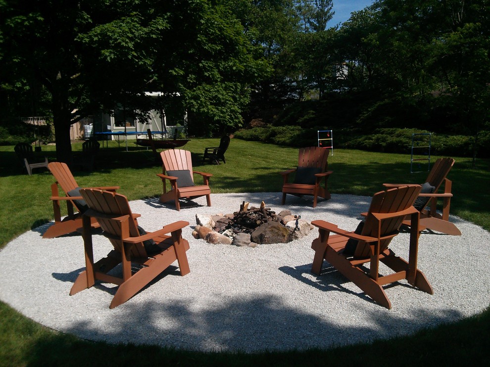Design ideas for a large scandinavian backyard full sun garden in Chicago with a fire feature and gravel.