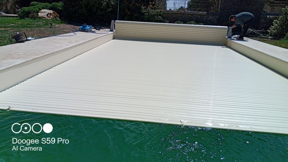 Maisons-Laffitte - Une piscine en béton pour une villa Parisienne