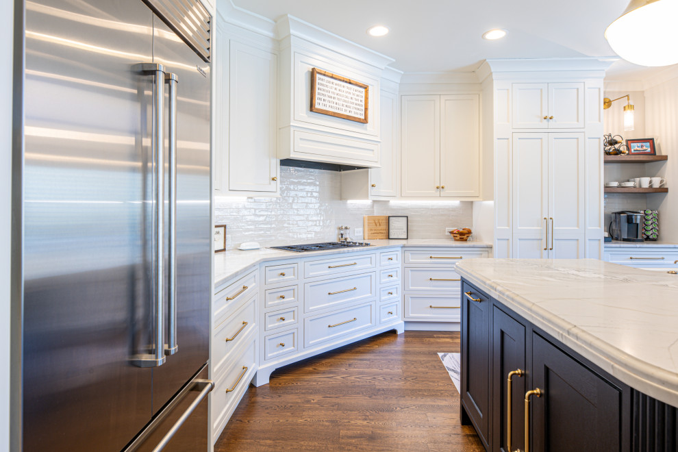 Kitchen - transitional kitchen idea
