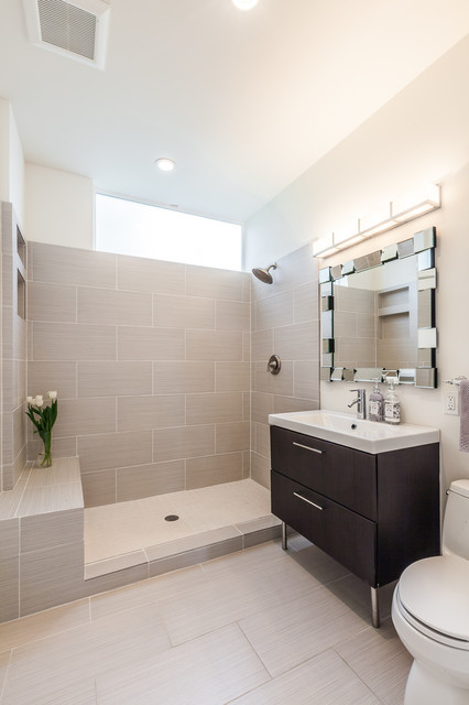Corliss Residence modern-badezimmer