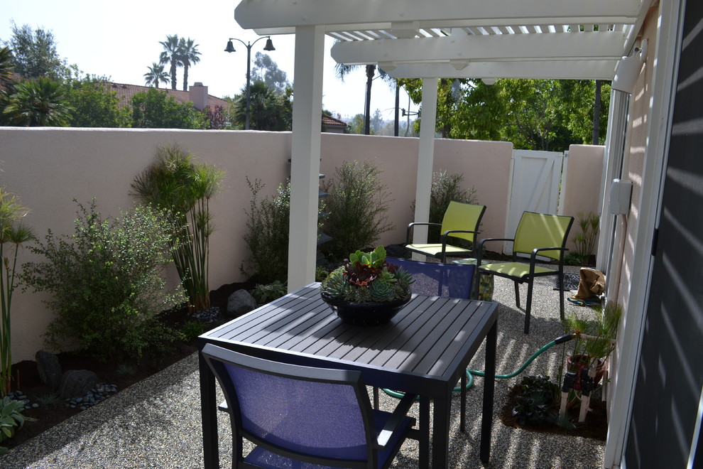 Photo of an asian patio in Orange County.