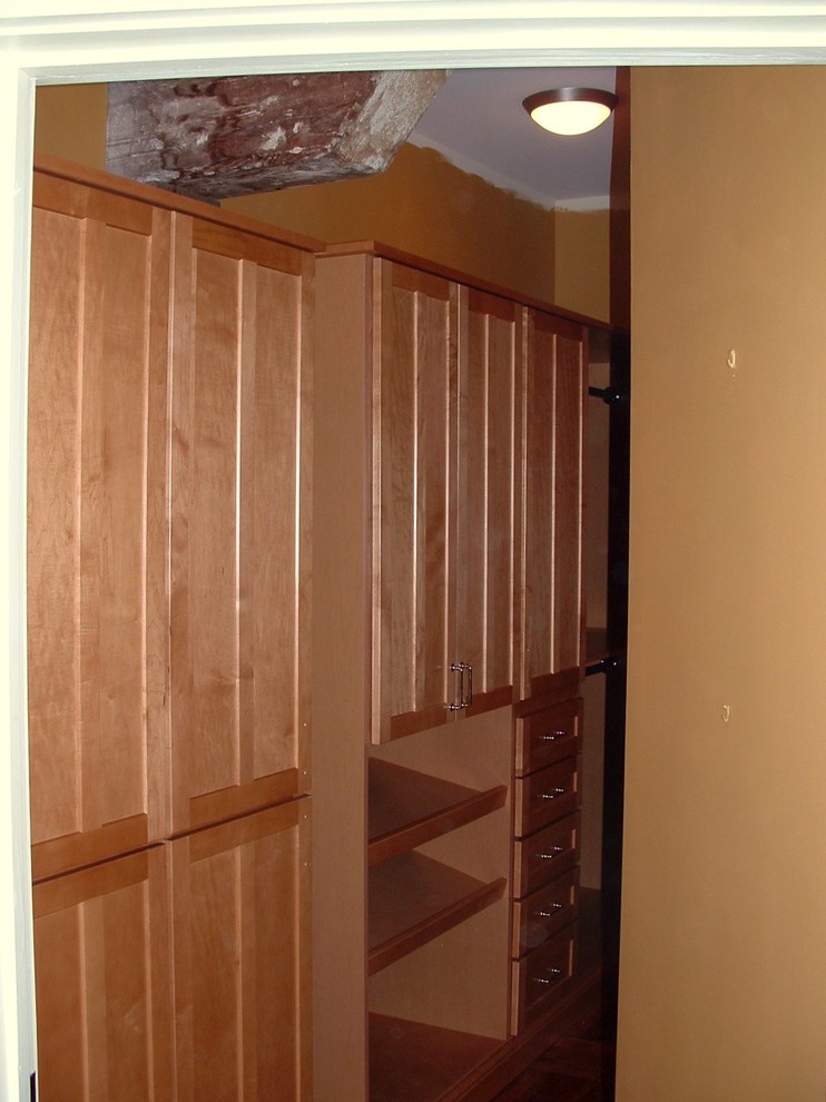 Closet - transitional closet idea