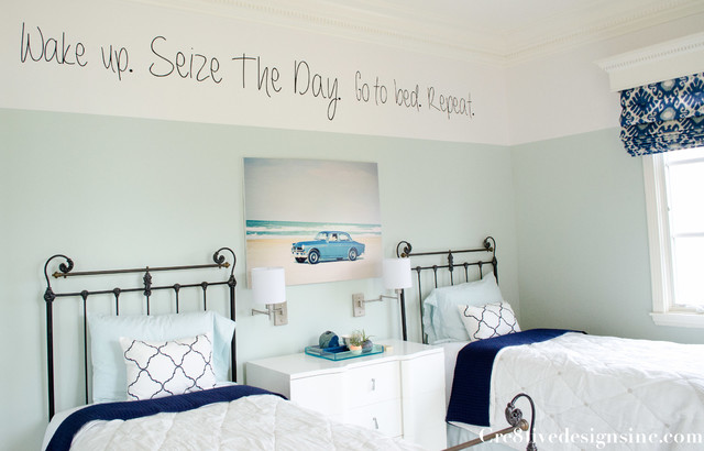 Guest Bedroom With Two Toned Walls Minimalistisch San