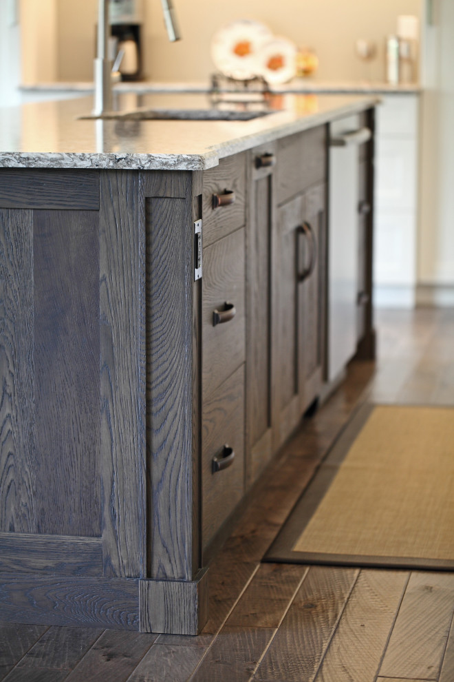 Inspiration for a transitional kitchen remodel in Toronto