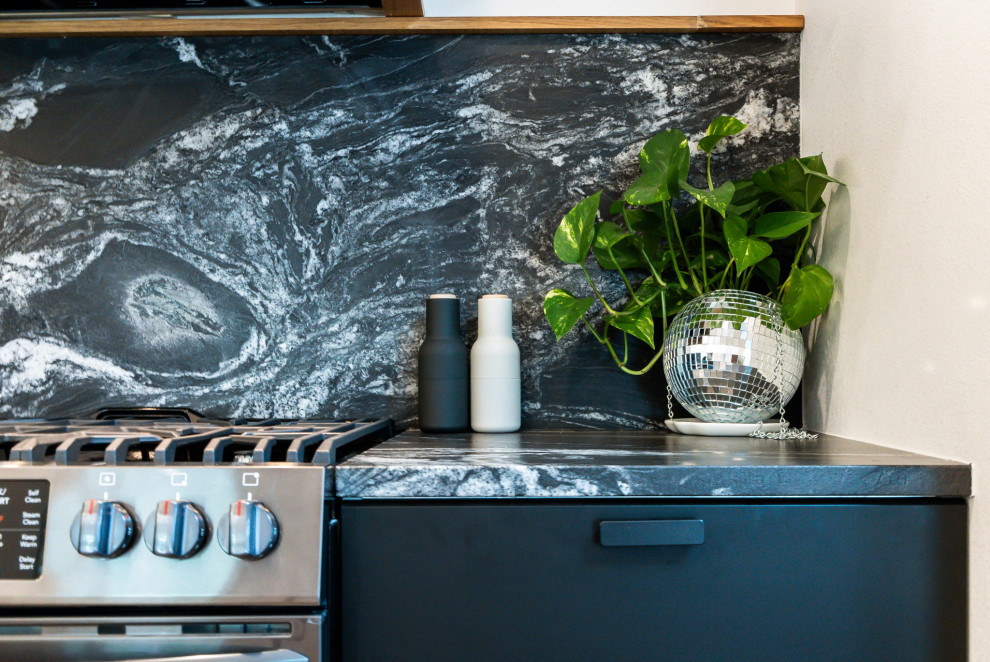 Inspiration for a modern kitchen remodel in Austin