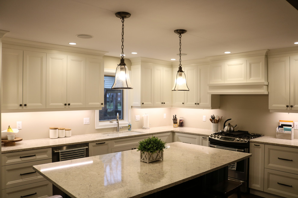 Inspiration for a transitional kitchen remodel in Toronto
