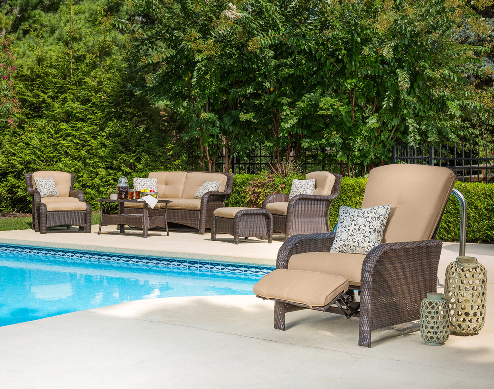Transitional backyard home design photo