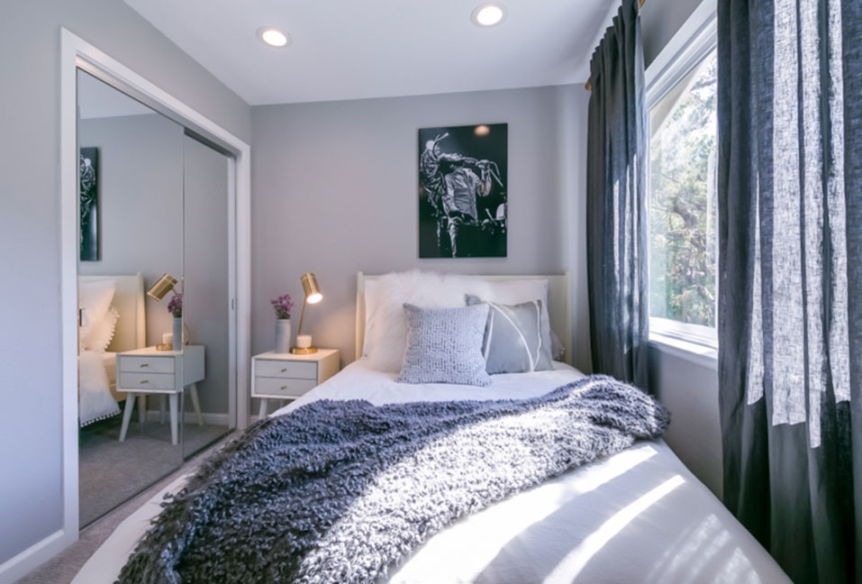 Design ideas for a mid-sized transitional guest bedroom in San Francisco with grey walls, carpet and grey floor.
