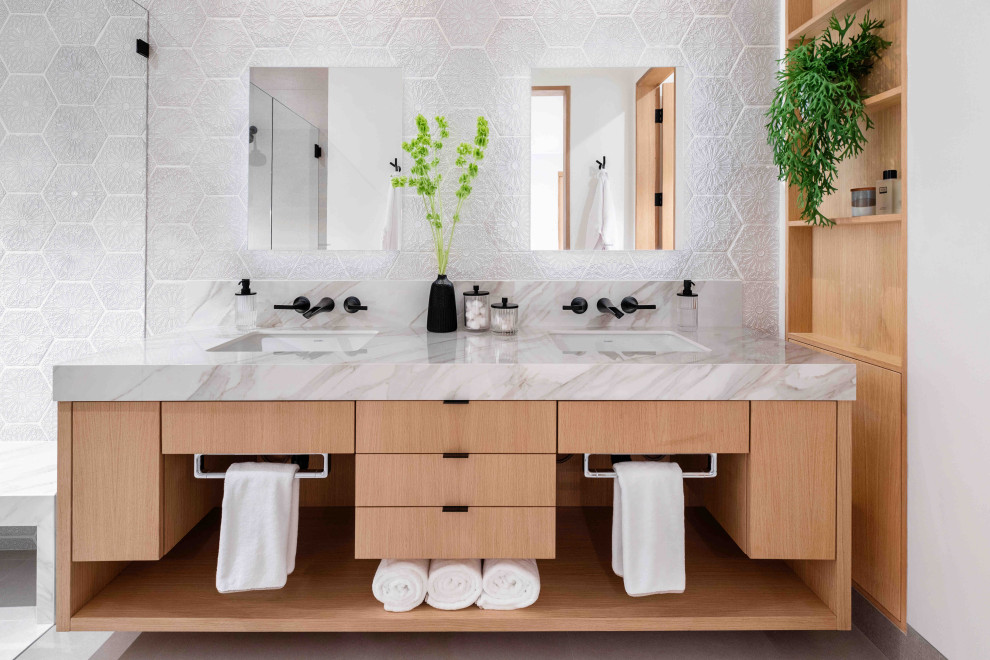 Example of a trendy bathroom design in San Diego