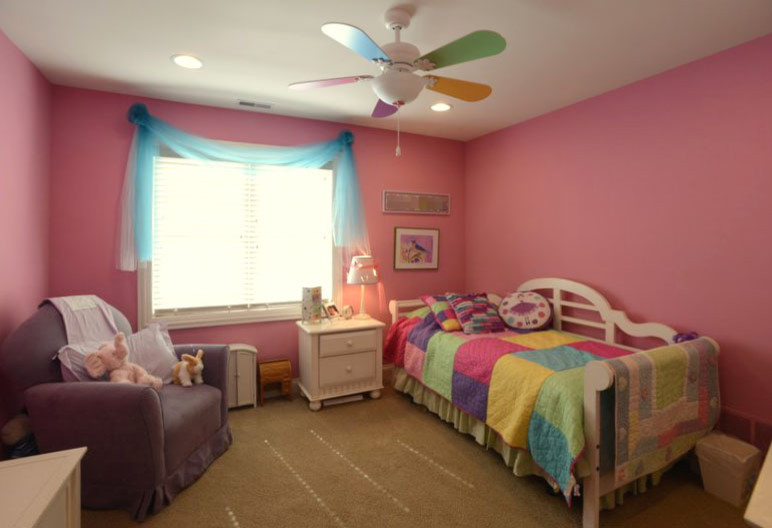 Traditional kids' room in Chicago.