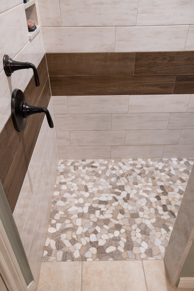Inspiration for a transitional bathroom remodel in Houston