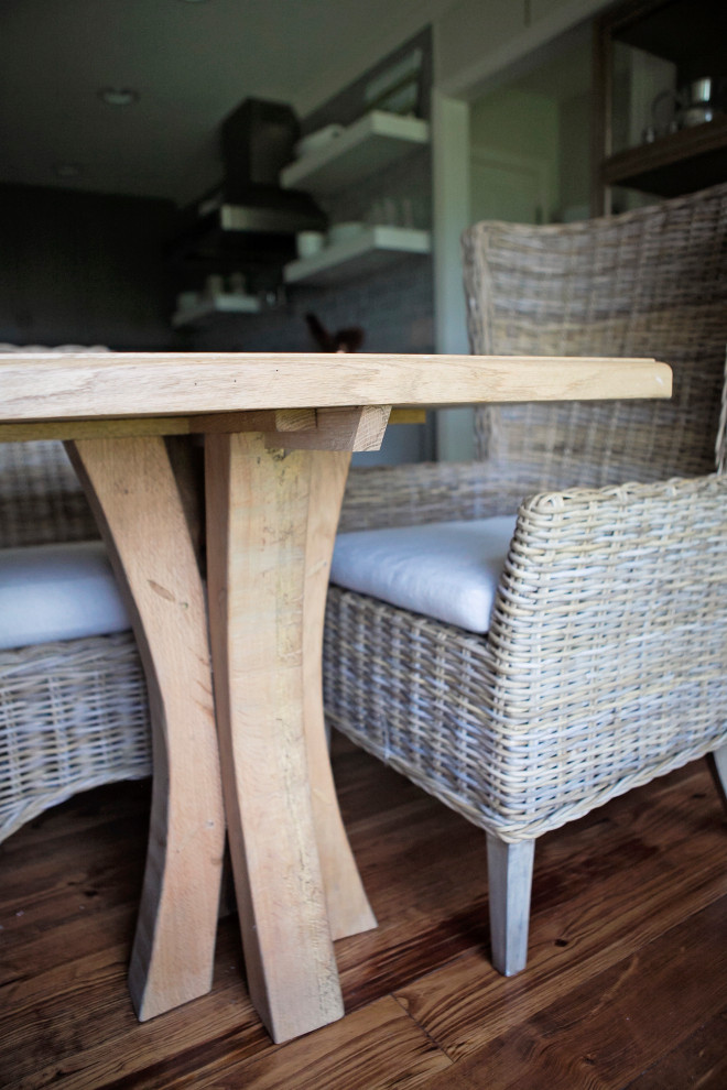 Inspiration for a transitional home design remodel in Atlanta