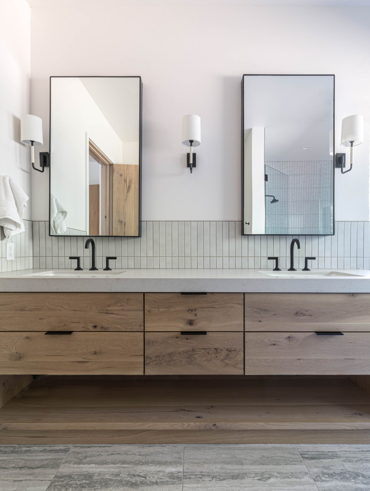 Inspiration for a rustic bathroom remodel in Sacramento