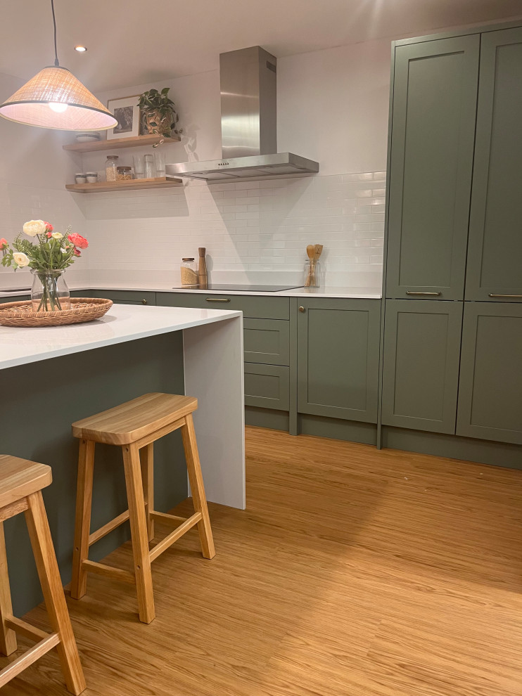 Inspiration for a classic kitchen in Glasgow.