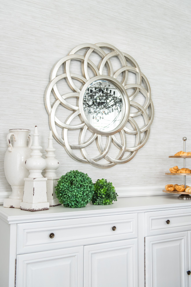 Inspiration for a transitional home design remodel in Toronto