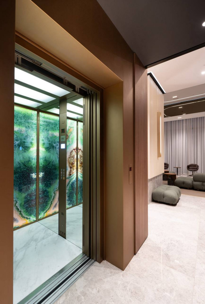 Облицовка стен латунью