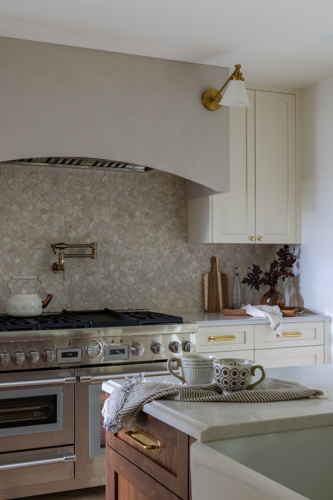 Transitional kitchen photo in Seattle