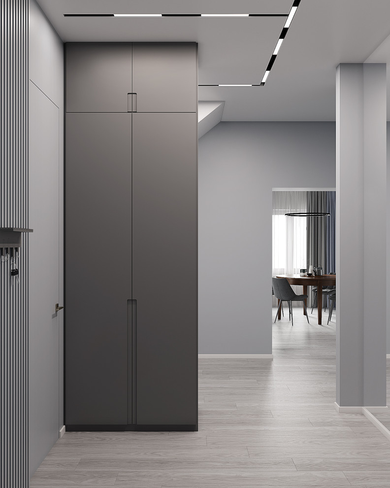 Дом с сеткой между первым этажом и вторым светом в Якутске.