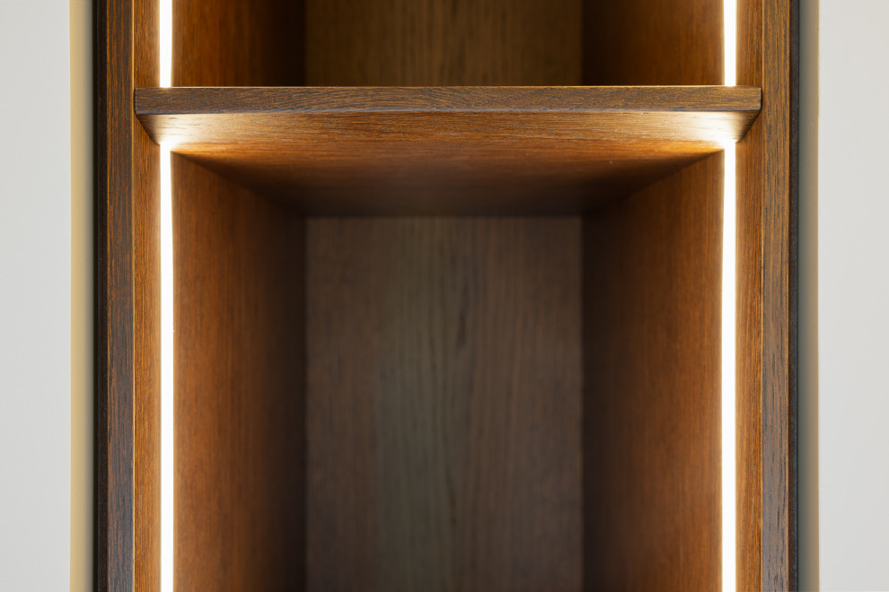 Стеллажи, открытые шкафы, полки с подветкой