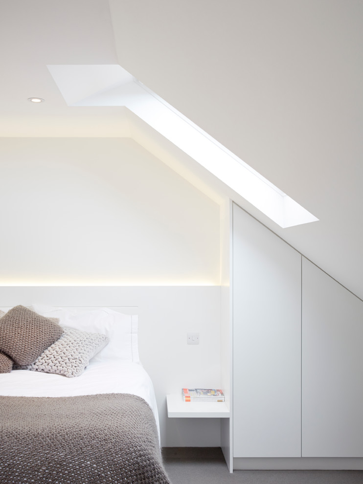 Photo of a mid-sized contemporary bedroom in London.