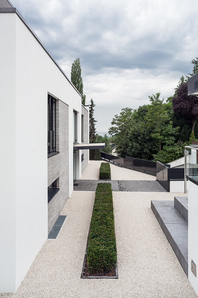 This is an example of a contemporary garden in Cologne.