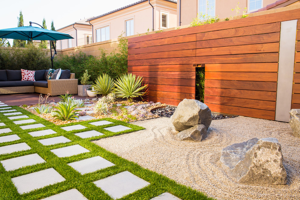 Inspiration for a mid-sized modern backyard patio in Orange County with concrete pavers.