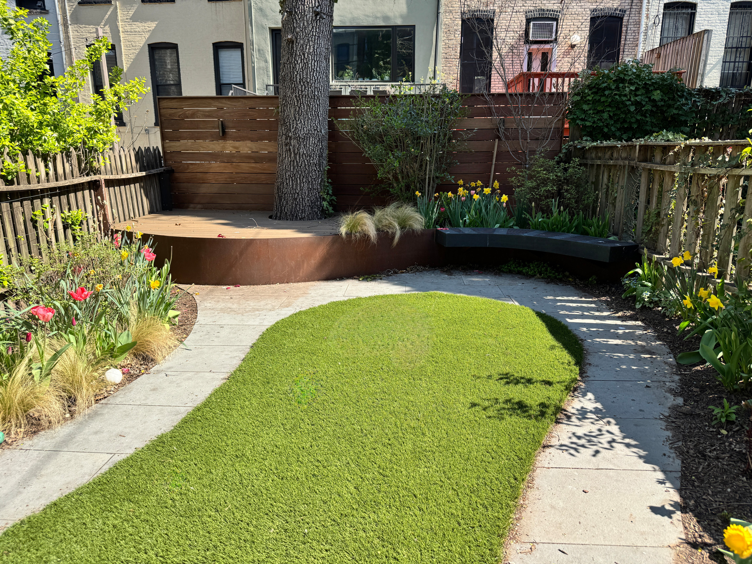 Park Slope curvy garden