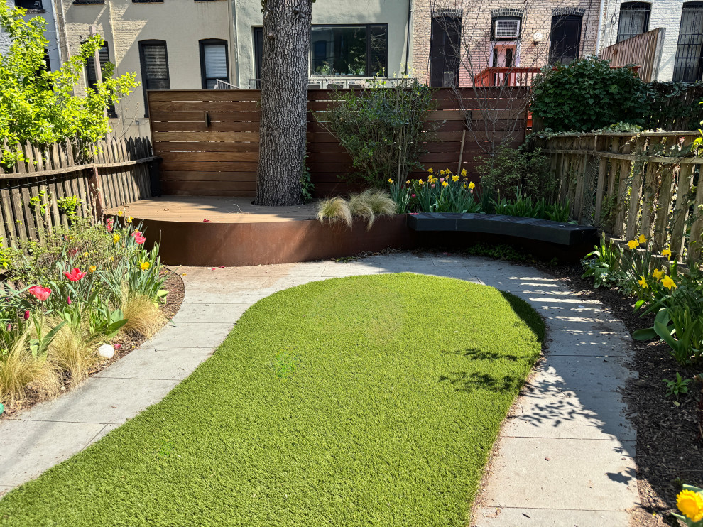 Park Slope curvy garden