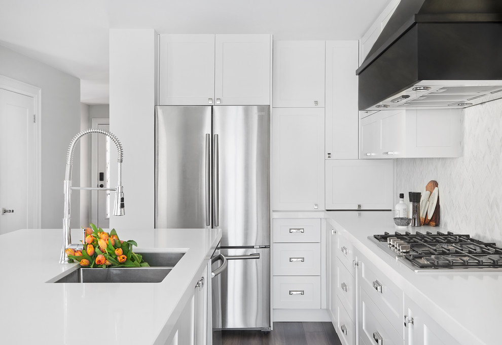 Small transitional kitchen photo in Toronto