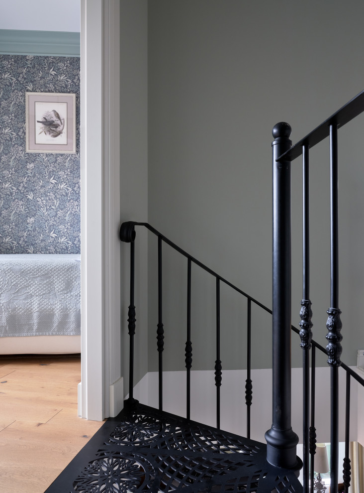 Серый элегантный