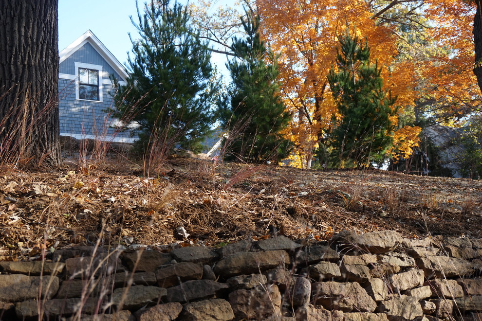 This is an example of a mid-sized rustic partial sun front yard driveway in Minneapolis.