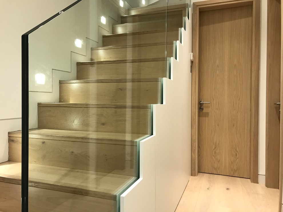 Design ideas for a mid-sized modern staircase in London.