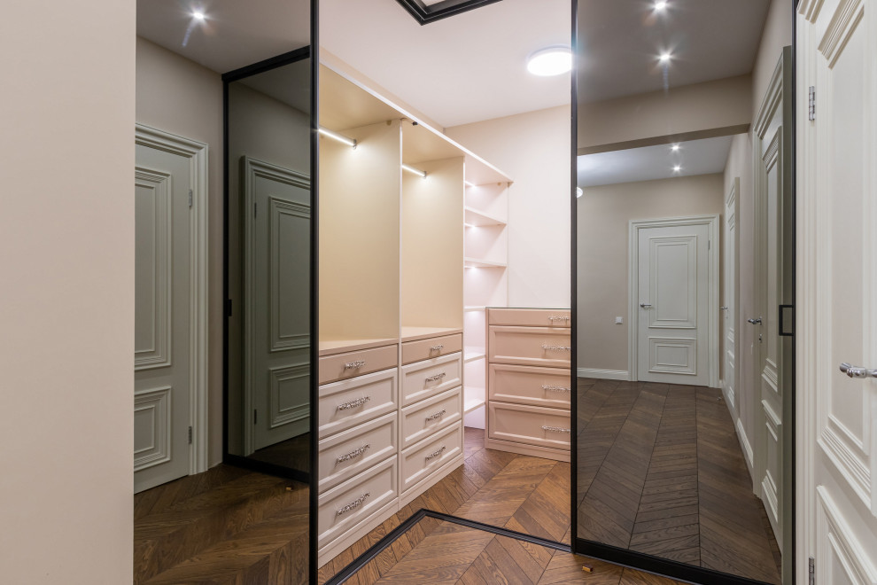 Угловая гардеробная с дверьми-купе raumplus