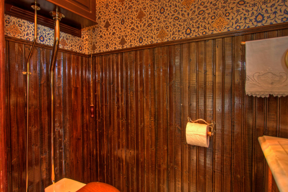 This is an example of a traditional bathroom in Seattle.