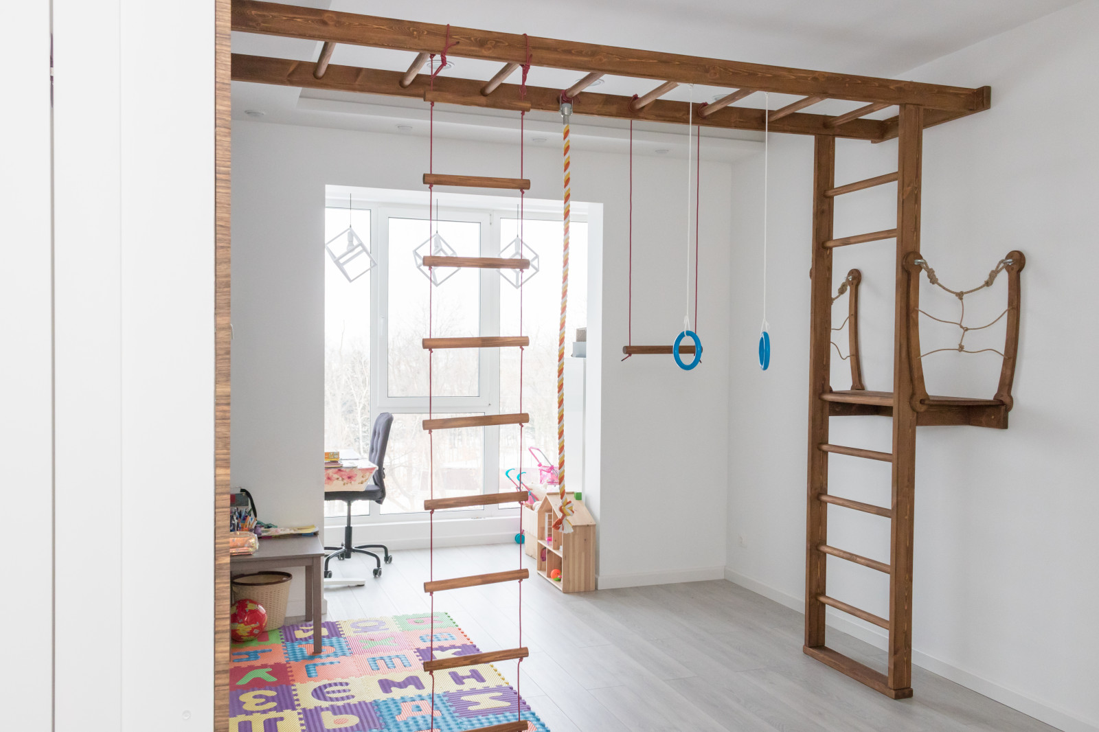 Шведская стенка в детскую комнату